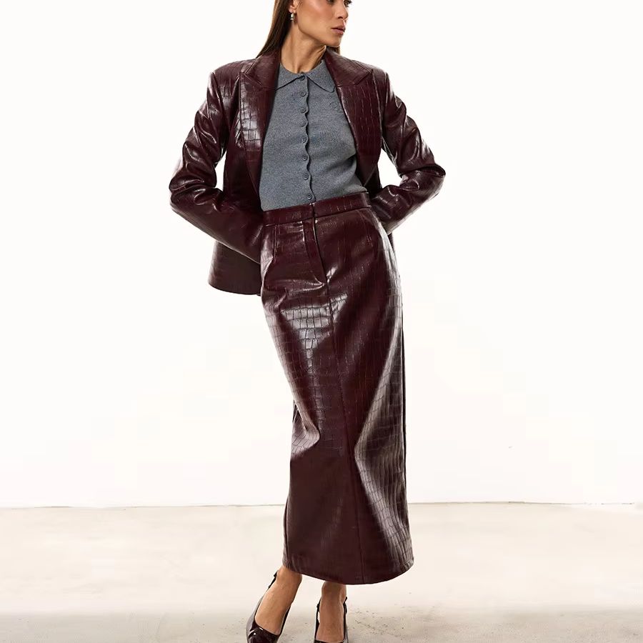 Formal Attire Woman - Женский костюм из искусственной кожи крокодила
