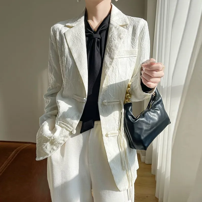 Women Formal Wear With Blazer - Женский белый текстурированный блейзер с вырезанными