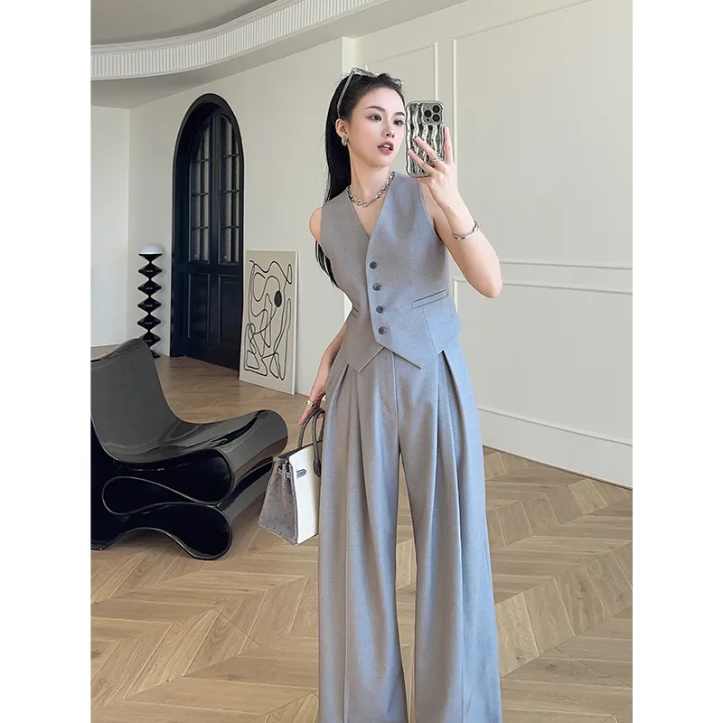 Женский комплект: безрукавка и – обзор и цена Formal Attire Woman